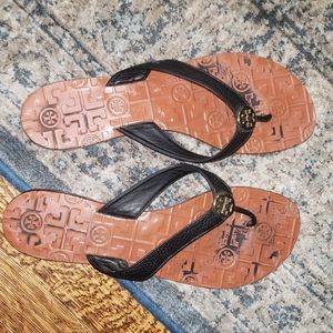 Tory Burch Thora leather flip flop black gold